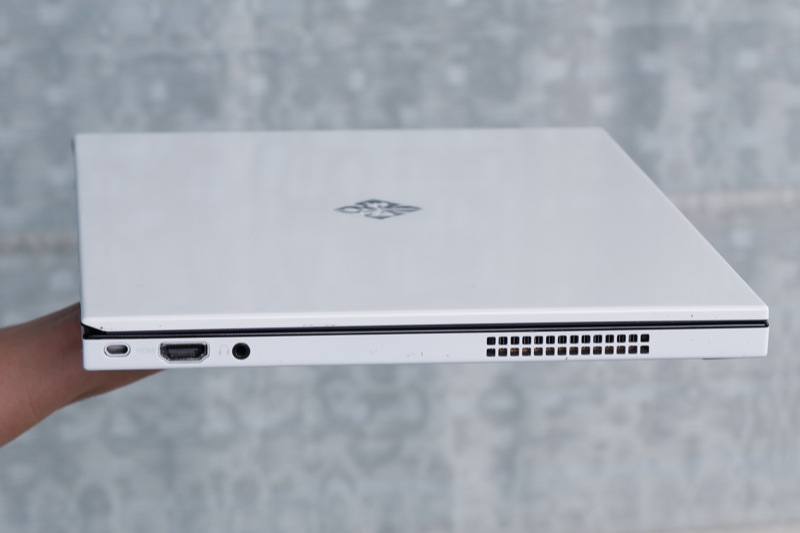 Illustration for article titled Voodoo's Envy 133 Is Thinnest Notebook Alive; Based On Intel Metro Concept Laptop